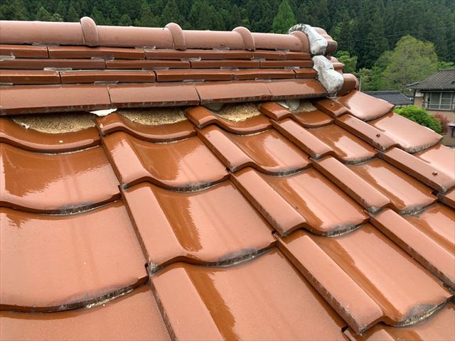 瓦屋根の漆喰の剥がれ
